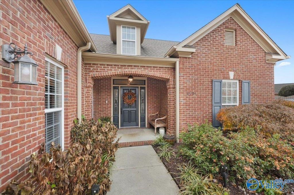 2901 Merwin Drive SE, Owens Cross Roads, AL 35763