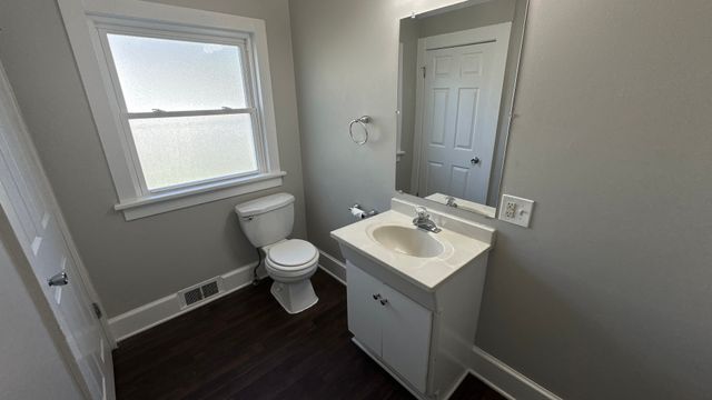 453 Addison Street, Elgin, IL 60120