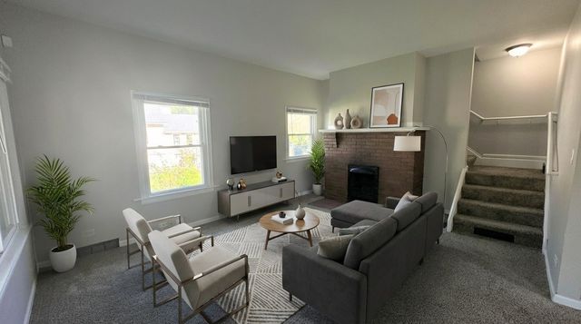 453 Addison Street, Elgin, IL 60120