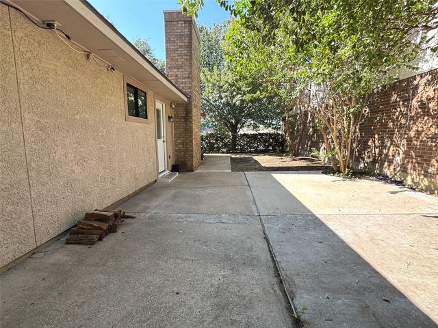 505 Valley Spring Drive, Arlington, TX 76018