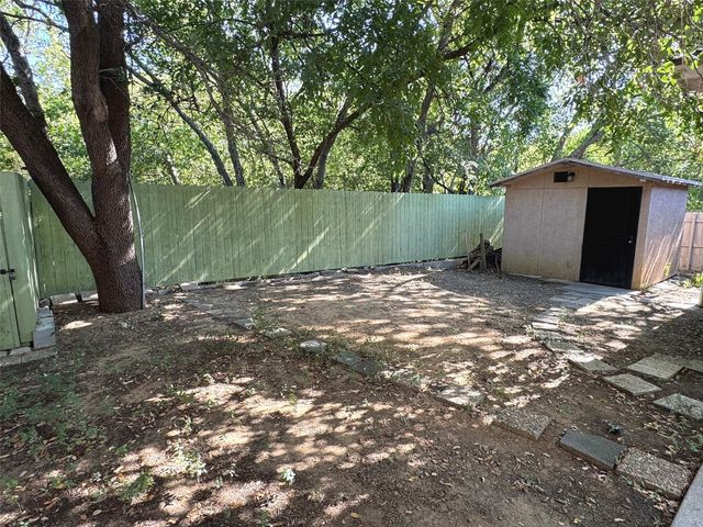 505 Valley Spring Drive, Arlington, TX 76018