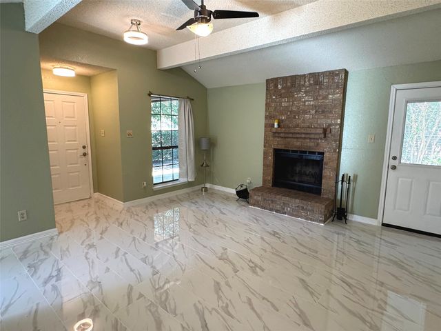 505 Valley Spring Drive, Arlington, TX 76018