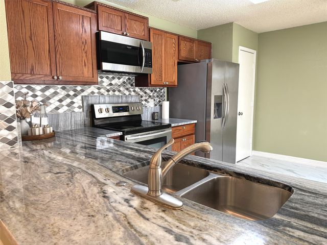 505 Valley Spring Drive, Arlington, TX 76018