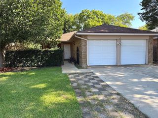 505 Valley Spring Drive, Arlington, TX 76018