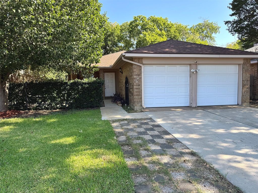 505 Valley Spring Drive, Arlington, TX 76018