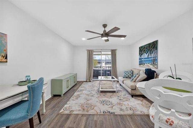 102 46TH AVENUE TERRACE W 402, Bradenton, FL 34207