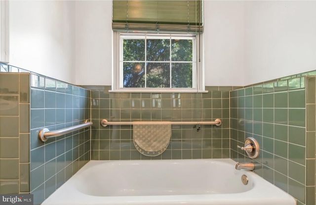 109 HUNTINGTON HILLS LN, Fredericksburg, VA 22401