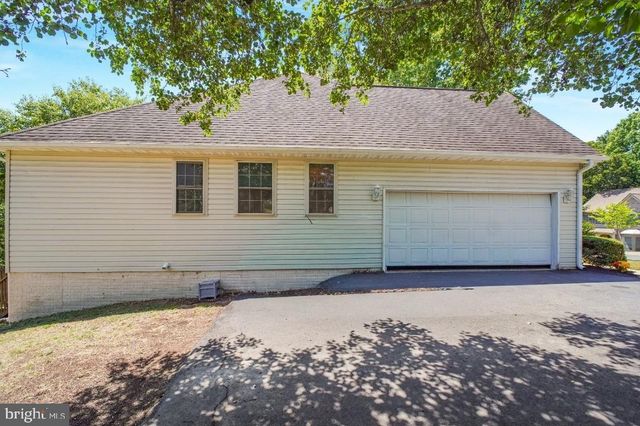 109 HUNTINGTON HILLS LN, Fredericksburg, VA 22401