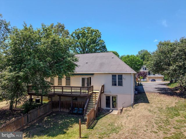 109 HUNTINGTON HILLS LN, Fredericksburg, VA 22401