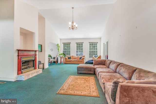 109 HUNTINGTON HILLS LN, Fredericksburg, VA 22401