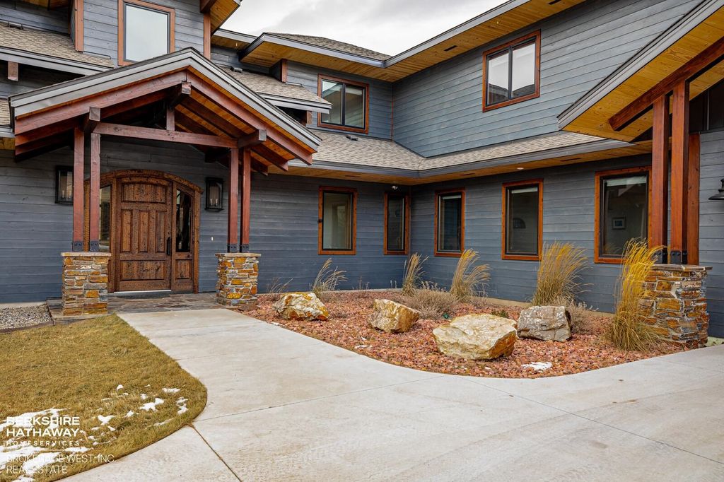 72 Big Creek Dr, Cody, WY 82414 photo 2