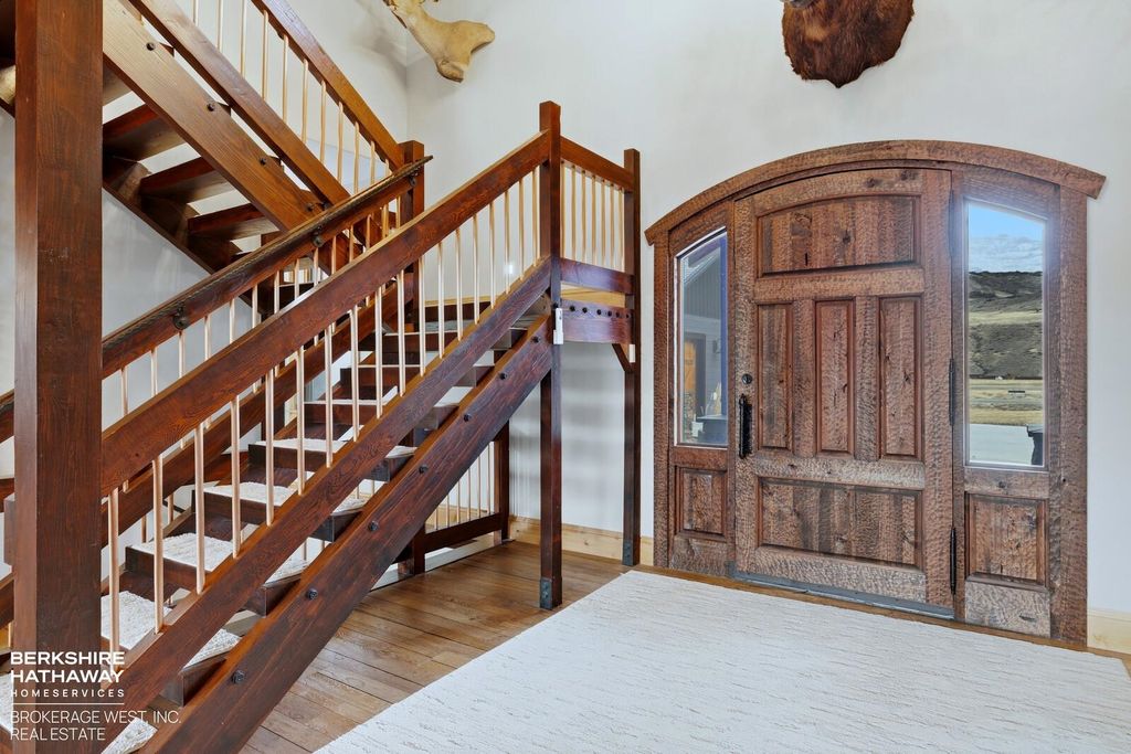 72 Big Creek Dr, Cody, WY 82414 photo 3