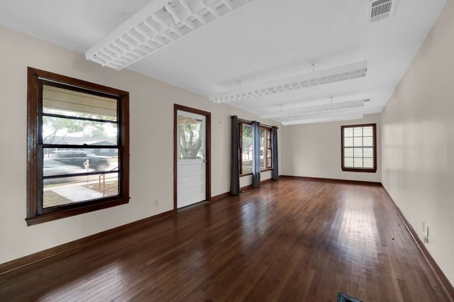 216 W Belt Line Road, Cedar Hill, TX 75104