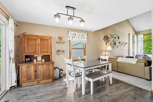 32 Hidden Creek VIEW, Hartford, WI 53027
