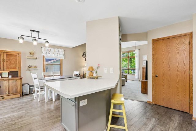 32 Hidden Creek VIEW, Hartford, WI 53027