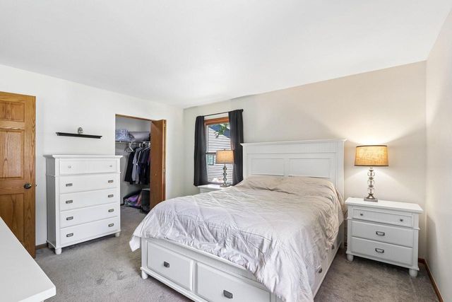 32 Hidden Creek VIEW, Hartford, WI 53027