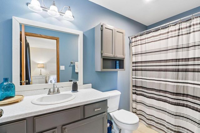 32 Hidden Creek VIEW, Hartford, WI 53027