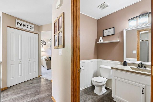 32 Hidden Creek VIEW, Hartford, WI 53027