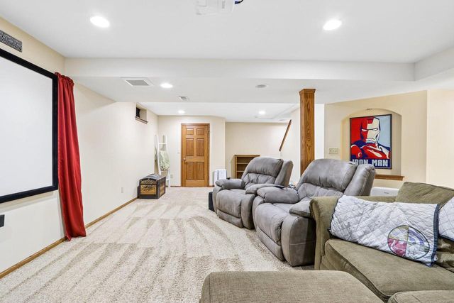 32 Hidden Creek VIEW, Hartford, WI 53027