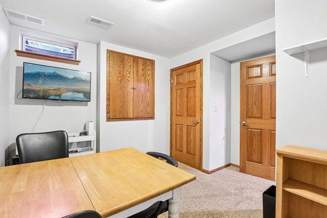 32 Hidden Creek VIEW, Hartford, WI 53027