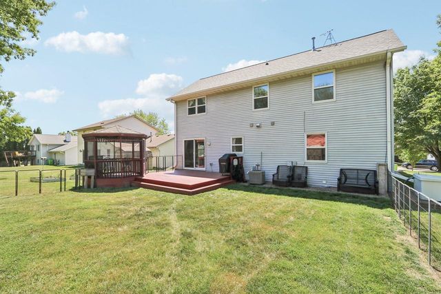32 Hidden Creek VIEW, Hartford, WI 53027