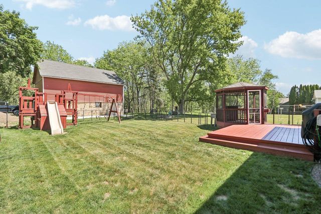 32 Hidden Creek VIEW, Hartford, WI 53027