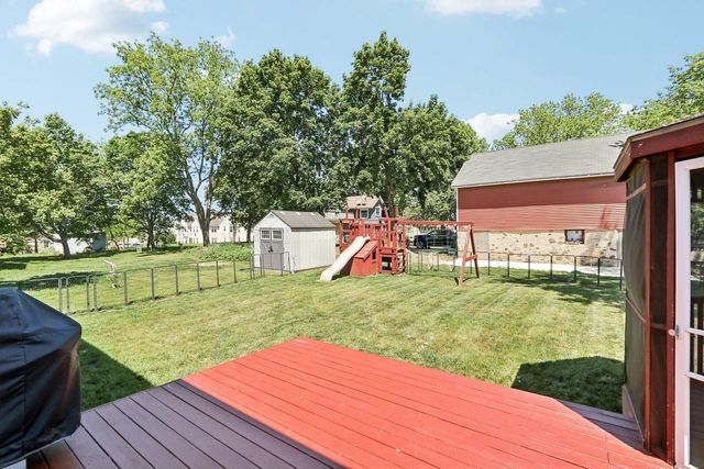 32 Hidden Creek VIEW, Hartford, WI 53027
