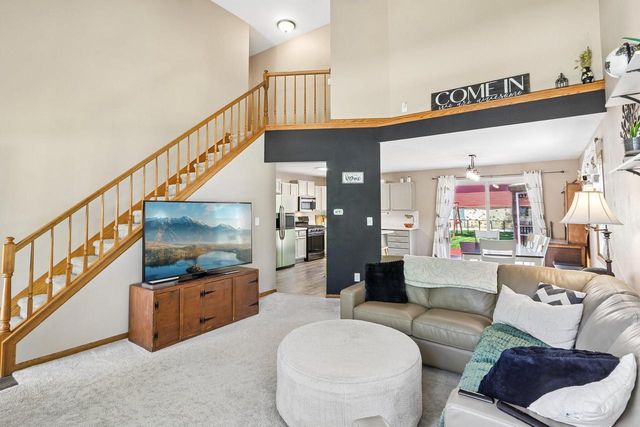 32 Hidden Creek VIEW, Hartford, WI 53027