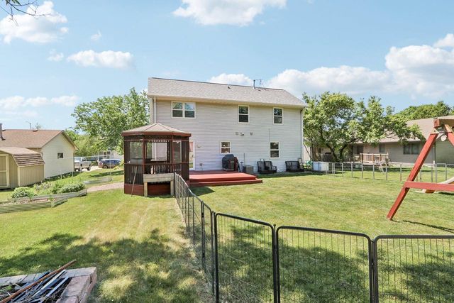 32 Hidden Creek VIEW, Hartford, WI 53027