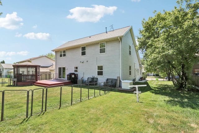 32 Hidden Creek VIEW, Hartford, WI 53027