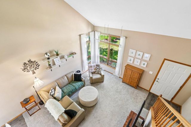 32 Hidden Creek VIEW, Hartford, WI 53027