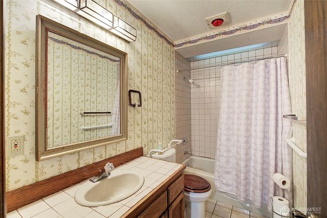 8924 W Meadow Lake Drive, Snohomish, WA 98290