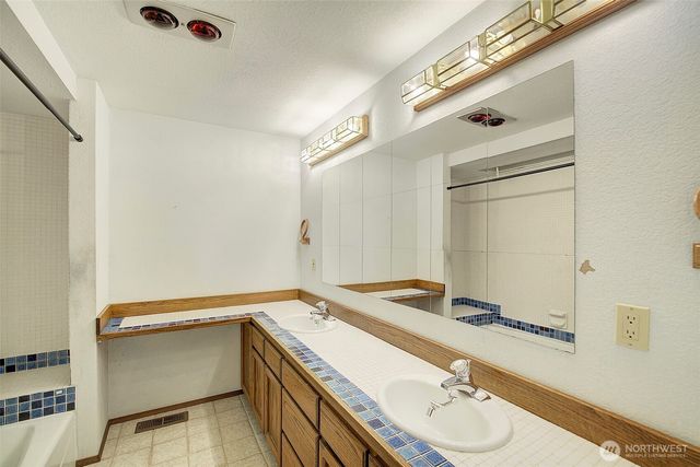 8924 W Meadow Lake Drive, Snohomish, WA 98290