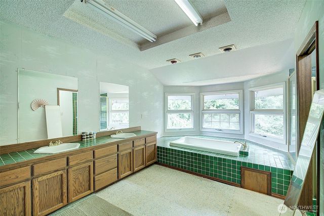 8924 W Meadow Lake Drive, Snohomish, WA 98290