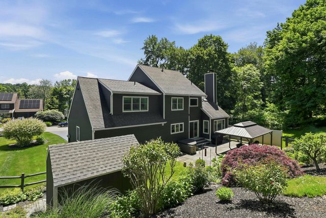 31 Ridge Road, Cortlandt Manor, NY 10567