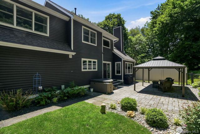31 Ridge Road, Cortlandt Manor, NY 10567