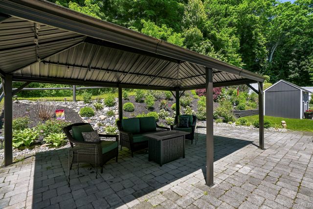 31 Ridge Road, Cortlandt Manor, NY 10567