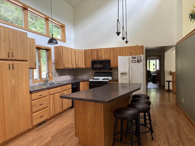 62834 Collins Lane, Prairie Du Chien, WI 53821