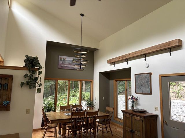 62834 Collins Lane, Prairie Du Chien, WI 53821