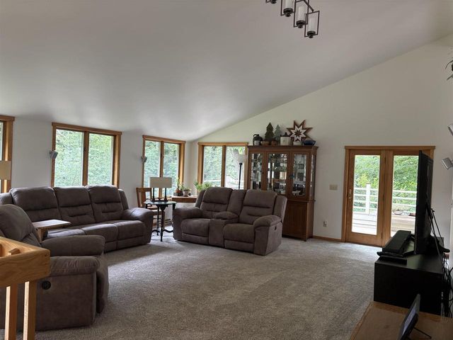 62834 Collins Lane, Prairie Du Chien, WI 53821