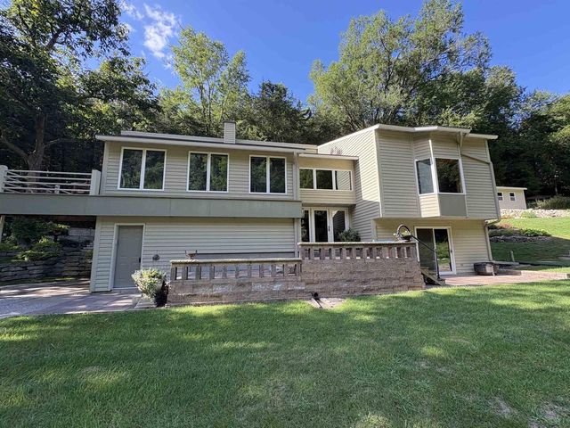 62834 Collins Lane, Prairie Du Chien, WI 53821