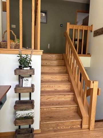 62834 Collins Lane, Prairie Du Chien, WI 53821