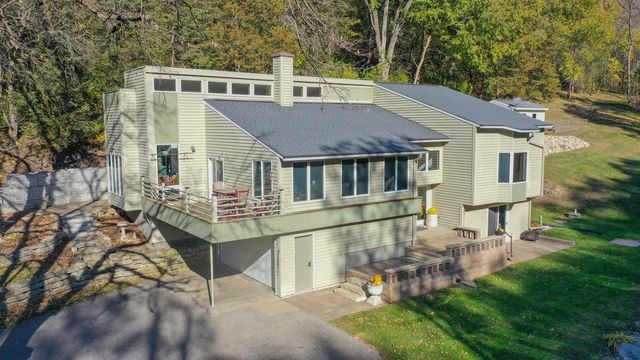 62834 Collins Lane, Prairie Du Chien, WI 53821