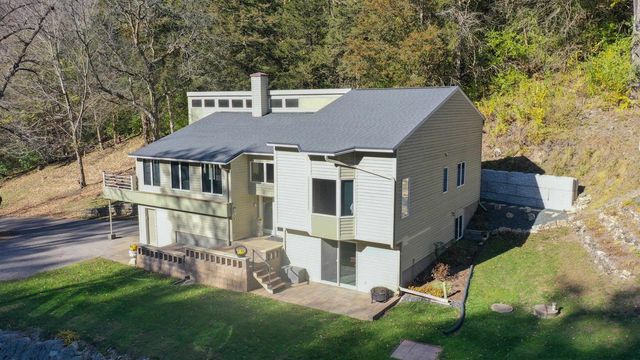 62834 Collins Lane, Prairie Du Chien, WI 53821