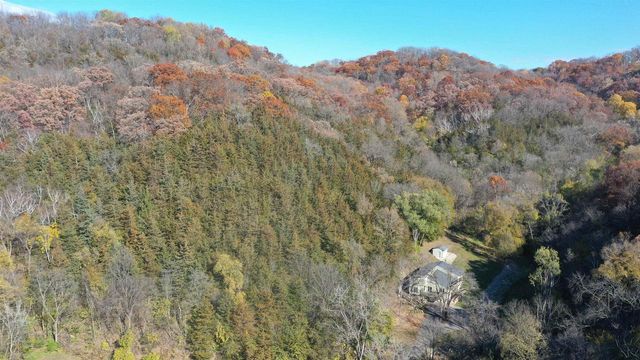 62834 Collins Lane, Prairie Du Chien, WI 53821