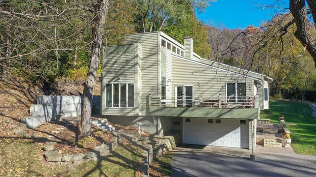 62834 Collins Lane, Prairie Du Chien, WI 53821