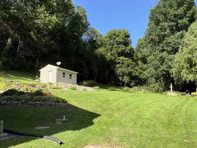 62834 Collins Lane, Prairie Du Chien, WI 53821