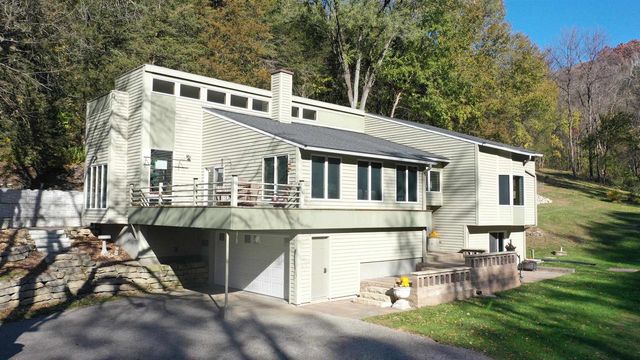 62834 Collins Lane, Prairie Du Chien, WI 53821