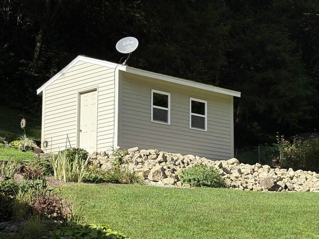 62834 Collins Lane, Prairie Du Chien, WI 53821