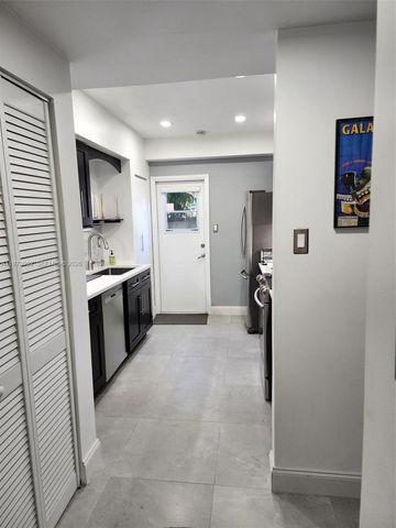 5133 SW 27th Ter, Dania Beach, FL 33312